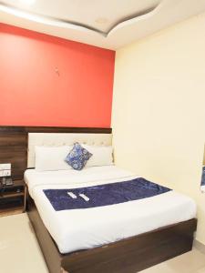 Postel nebo postele na pokoji v ubytování Hotel Golden Galaxy - Santacruz East