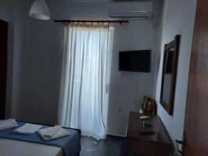 TV a/nebo společenská místnost v ubytování Lefkandi sea view
