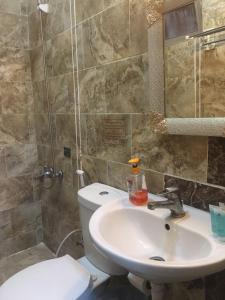 Ένα μπάνιο στο Amir Palace Hotel