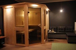 a living room with a wooden cabin with a couch at Weingut Schumacher - mit privatem Saunabereich in Sankt Aldegund