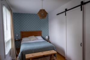 Postel nebo postele na pokoji v ubytování Au coq du bonheur