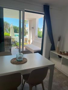 Μπαλκόνι ή βεράντα στο Can Vicent.- Apartamento a pie de Piscina