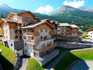 arial view of a building with mountains in the background at Appartement Lanslevillard, 3 pièces, 6 personnes - FR-1-508-129 in Lanslevillard