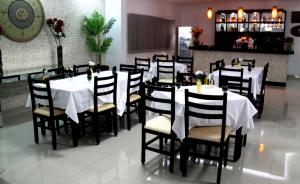 Hotel Tauari餐厅或其他用餐的地方