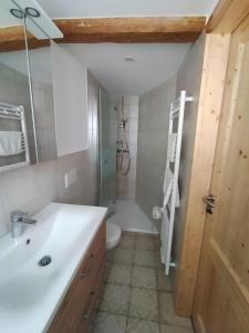 a bathroom with a sink and a shower and a toilet at Schmal & Hoch - Willkommen im schmalsten Haus von Bad Frankenhausen in Bad Frankenhausen +29 photos