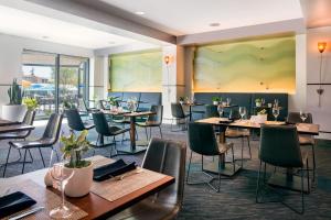 a restaurant with tables and chairs in a room at Renaissance Walnut Creek Hotel in Walnut Creek