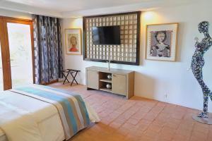 TV a/nebo společenská místnost v ubytování OP Signature ApartHotel & Luxury Villas