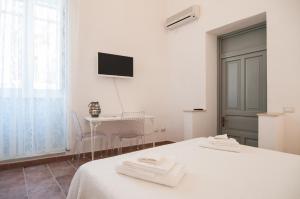 Een bed of bedden in een kamer bij Intalloi