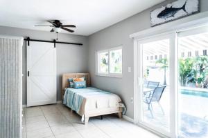 Voodi või voodid majutusasutuse Coral Cottage pool gas firepit a 2bed 2bth sleeps 6 toas +68 fotot