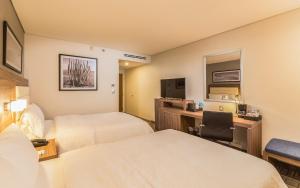 Postel nebo postele na pokoji v ubytování Hampton Inn By Hilton Tijuana