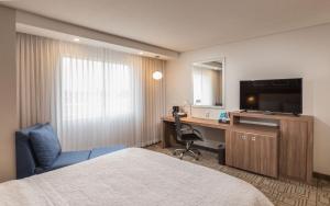 TV a/nebo společenská místnost v ubytování Hampton Inn By Hilton Tijuana