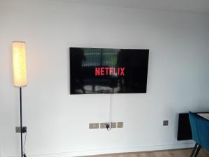 TV a/nebo společenská místnost v ubytování City Centre Apartments, Free Parking - Quality City