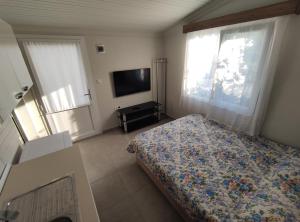 TV a/nebo společenská místnost v ubytování Villa Rain Cesme