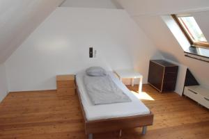 a bedroom with a bed and a desk in a attic at Central-Vintage Villa with free Parking and 5min walk to Metro in Vienna
