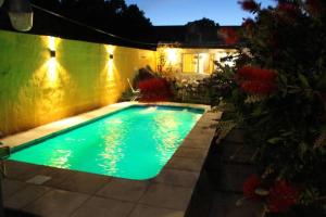 a swimming pool in a backyard at night at Casa Alquiler Temporario in Tandil