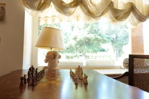 a chess board on a table with a lamp at Il Sogno delle Rondini in Palidoro