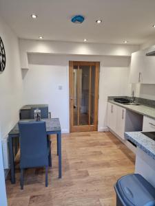 a kitchen with a table and chairs in a room at Cosynite B&B for 2 in Birmingham