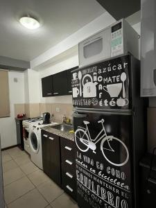 Η κουζίνα ή μικρή κουζίνα στο Diferente, moderno, a metros de plaza principal +4 φωτογραφίες