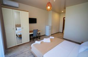 Postel nebo postele na pokoji v ubytování Hotel Leonardo