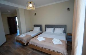 Postel nebo postele na pokoji v ubytování Hotel Leonardo