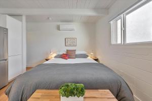 Posteľ alebo postele v izbe v ubytovaní Silicon Valley Stay Apartments