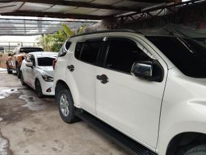 un camion bianco parcheggiato in un parcheggio di 5 to 10Pax accommodation - Unit 1 a Pasong Mannga