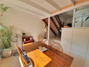 Kuchyň nebo kuchyňský kout v ubytování Eden on Young Street + 9 fotografií