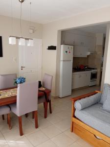 a kitchen and dining room with a table and a couch at MRU Colón aparts in Colón