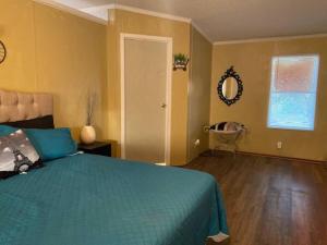 Cama ou camas em um quarto em Kozy Kuntry Retreat