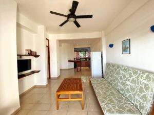 a living room with a couch and a ceiling fan at Samara Ocean View in Sámara