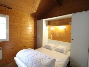 Ein Bett oder Betten in einem Zimmer der Unterkunft Gîte Arnac, 3 pièces, 5 personnes - FR-1-742-366