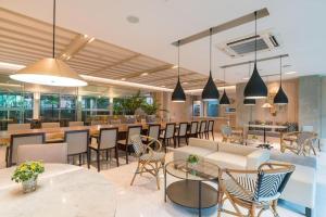 Koon Hotel Sukhumvit餐厅或其他用餐的地方