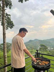 Tiện nghi BBQ cho khách tại khu cắm trại