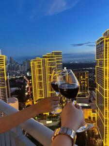 Φωτογραφία από το άλμπουμ του Aveline Suites Aesthetic Skydeck View ACQUA Private Residences near Rockwell Makati στη Μανίλα