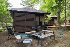 a cabin with a table and chairs in front of it at n'estate Yamanakako Tsutsuji in Yamanakako
