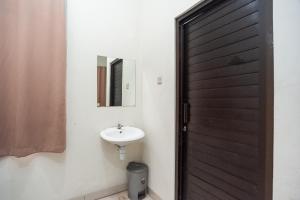 Koupelna v ubytování RedDoorz Plus near RS PMI Bogor