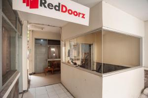 Fotografie z fotogalerie ubytování RedDoorz Plus near RS PMI Bogor v destinaci Bogor