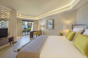 TV a/nebo společenská místnost v ubytování Royal Palm Beachcomber Luxury