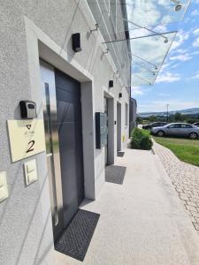 Fotografia z galérie ubytovania APARTAMENTY "LA VILLA" SUPERIOR II z dwoma sypialniami, balkonem, parkingiem, blisko centrum v destinácii Kudowa-Zdrój