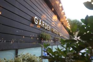 een gebouw met een bord aan de zijkant bij Garden Events hotel גארדן הוטל אירועים in Haifa