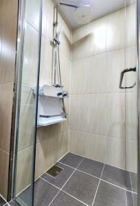 a shower with a glass door in a bathroom at Apartment near Ilsan Dongkuk University Hospital in Goyang