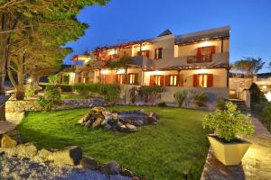 A garden outside Ventoura Studios & Apartments