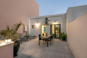 a dining room with a table and chairs in a room at Ifigenia's Seaside Casa in Agia Marina Nea Kydonias