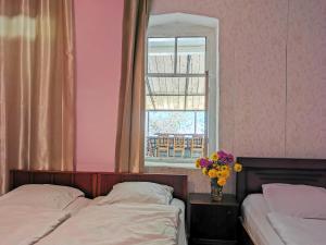 Postel nebo postele na pokoji v ubytování Guest House LALI