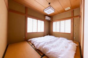 Säng eller sängar i ett rum på -izen 高田- 柳精庵