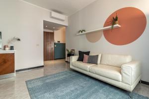 a living room with a white couch and a blue rug at A Tutto Tondo Apartment - Comfort and Style in Lerici in Lerici +35 photos