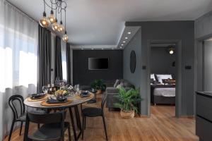 Un televizor și/sau centru de divertisment la Villa Mystic Place - Suite 1 - Happy Rentals