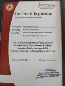 um documento para o certificado de registo de uma nacionalidade coreana em Maanyatha Home Stay em Manipal