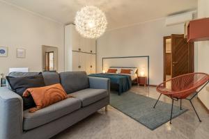 a living room with a couch and a bedroom at A Tutto Tondo Apartment - Comfort and Style in Lerici in Lerici