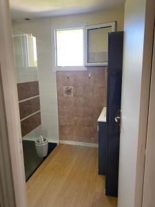 Łazienka w obiekcie maison de vacances ninette